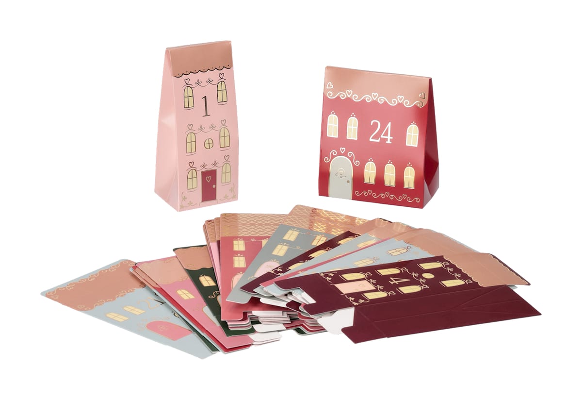 Søstrene Grene adventskalender met 24 cadeauzakjes in de vorm van gekleurde huisjes